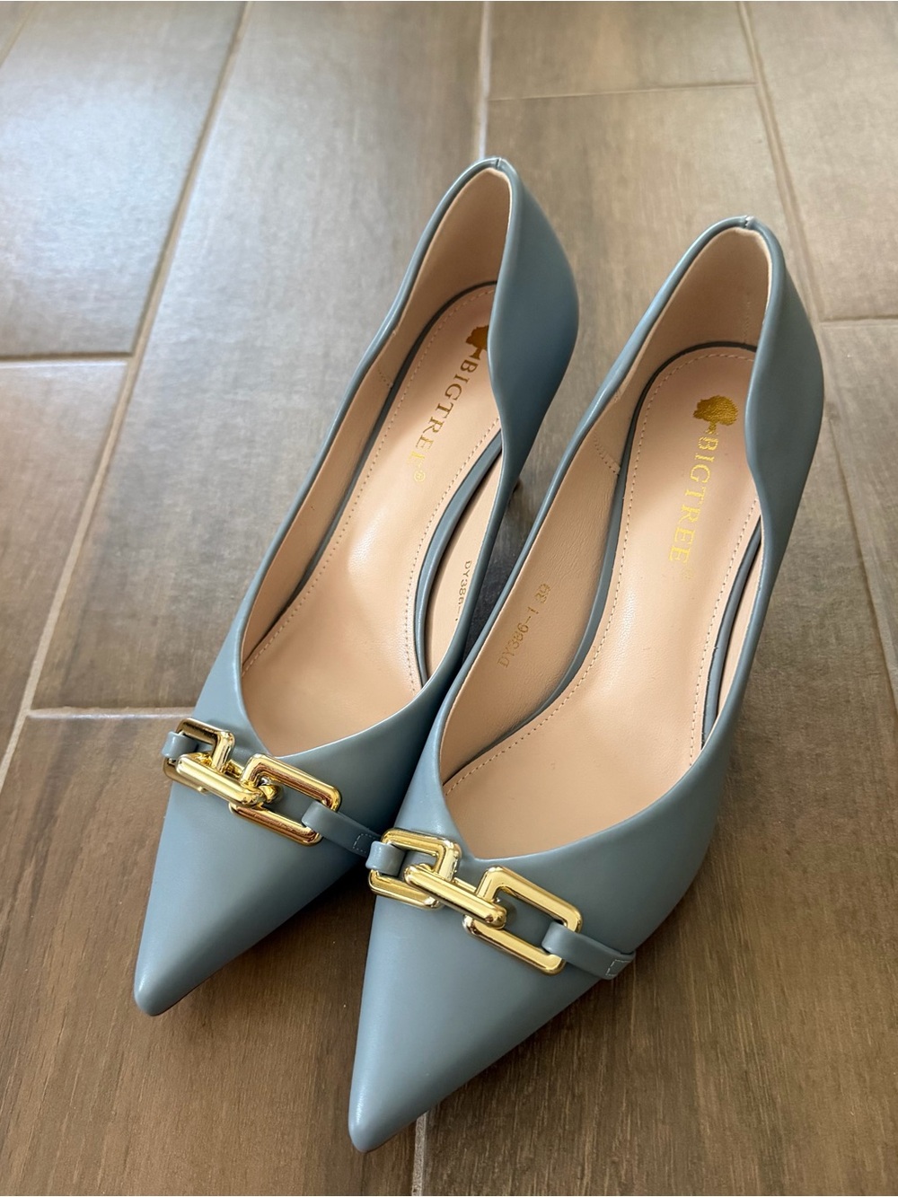 Pointed Toe Blue Leather Pumps with Gold Chain